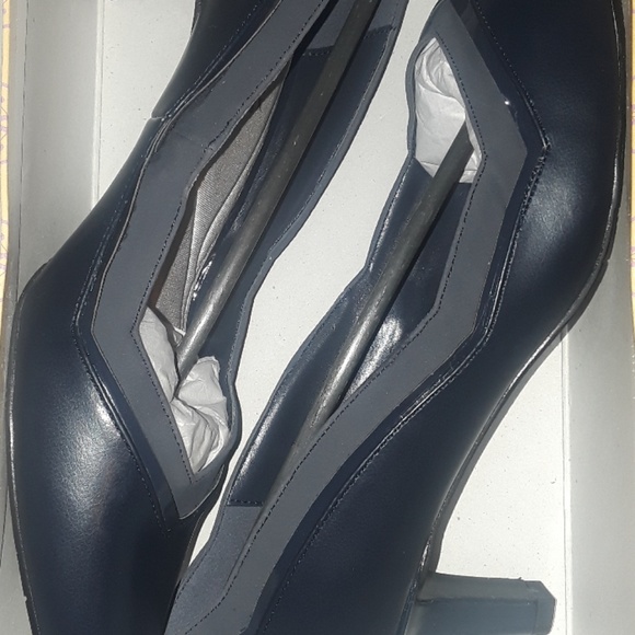 *** Easy Street Midnight Navy Scalloped Kim Pointed Toe Kitten Mid Tapered Heel! - Picture 7 of 8